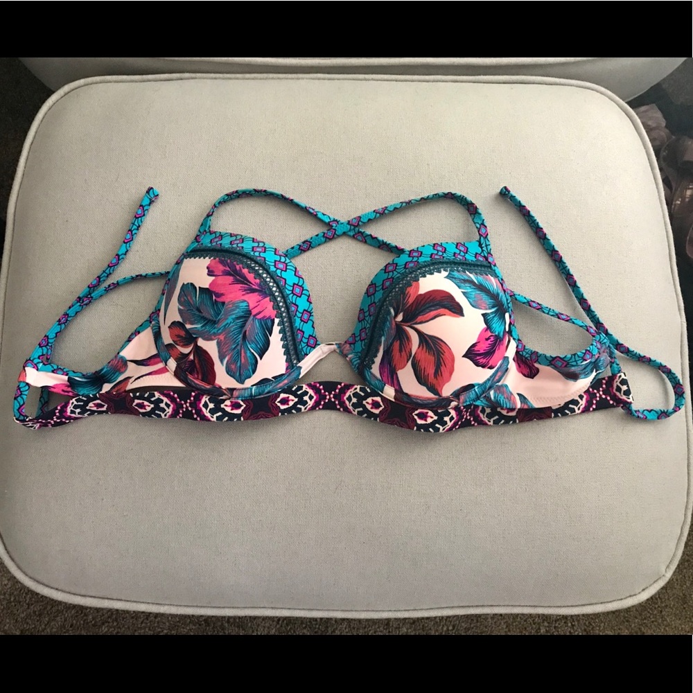 👙Shade & Shore Floral Push Up Bikini Top
